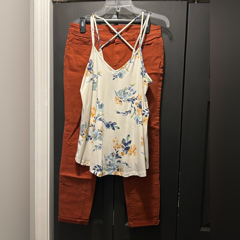 Papermoon White Floral Top & ANA Jeggings Outfit